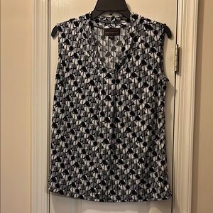 Black and White Geometric Sleeveless Blouse